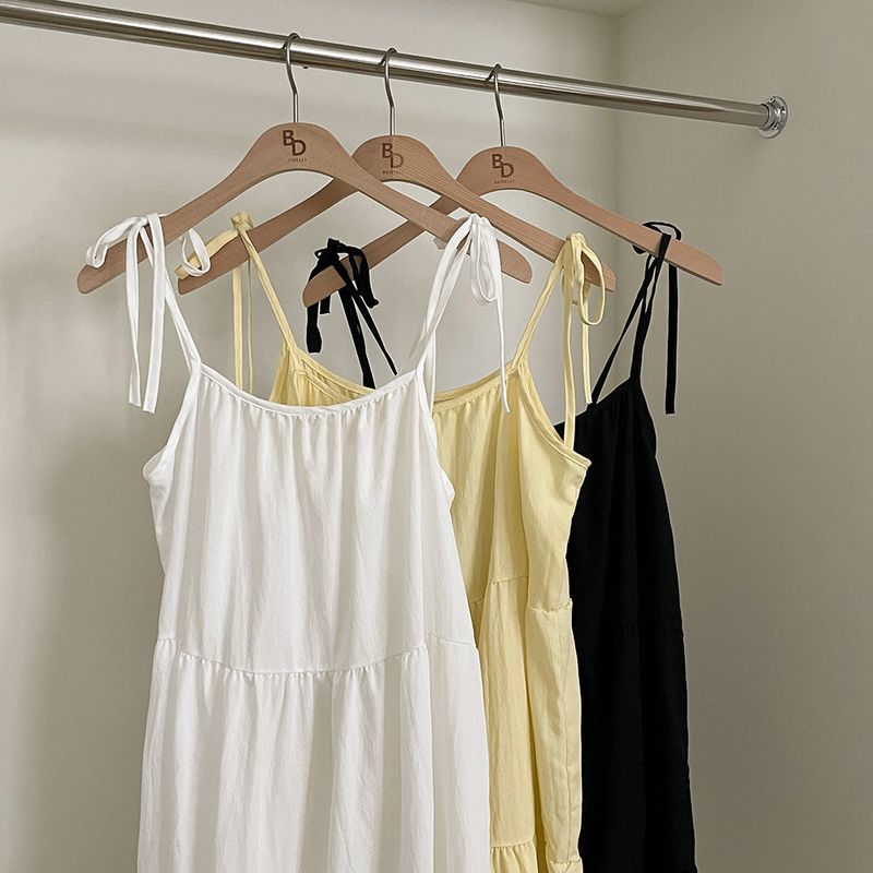 [Adjusting the strap] cancan sleeveless dress