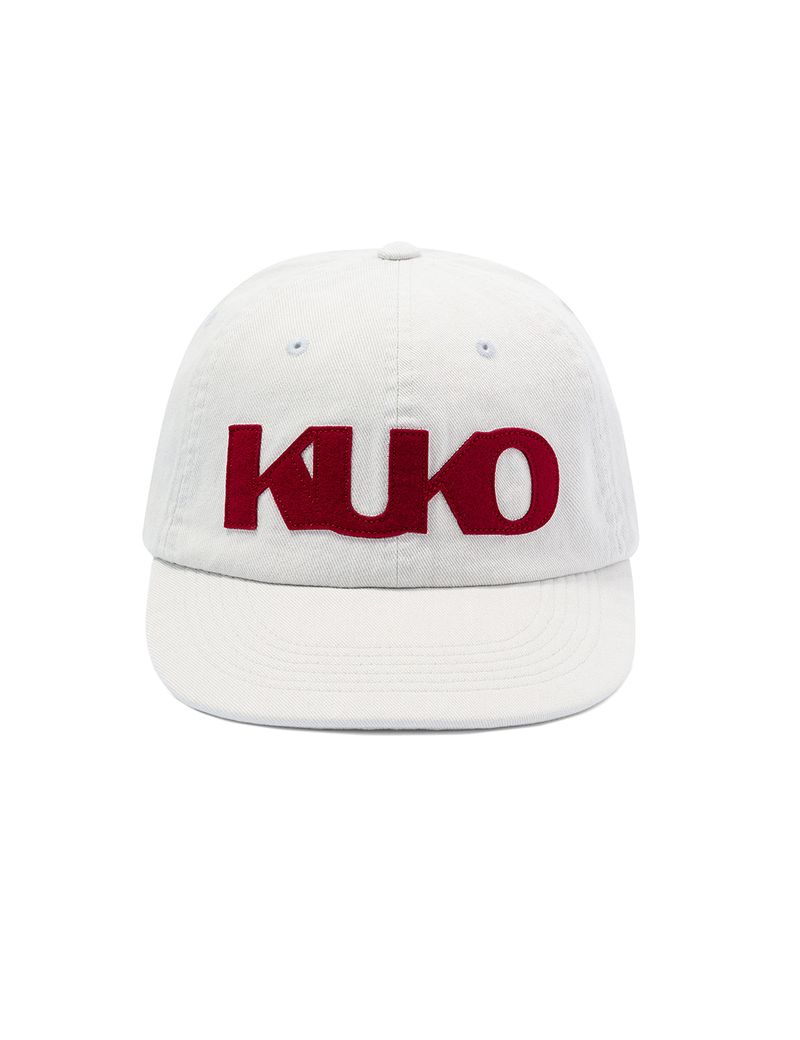 KUKO（クコ）の「KUKO シンボル6パネルキャップ_ベージュバーガンディー（帽子）」