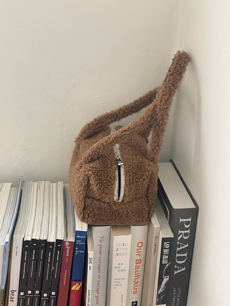 Handy pouch (furry caramel)