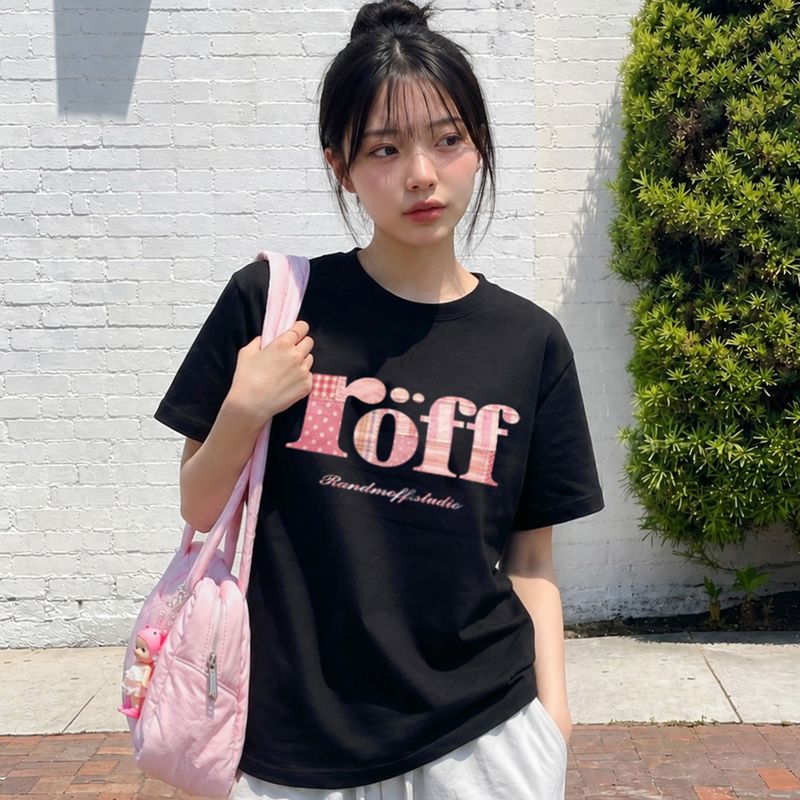 RANDOMOFF（ランダムオフ）の「RÖFF TYPE PLAY PINK PATCH T-SHIRT (3color)（Tops）」