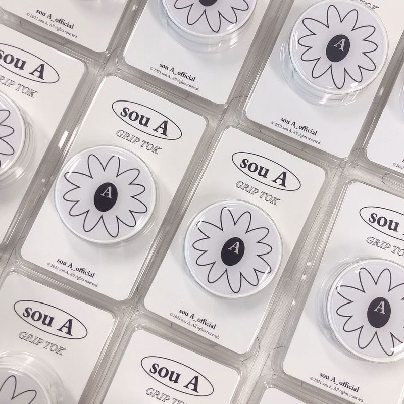 souA（ソウ エー）の「A flower grip tok（Smartphone Accessories）」