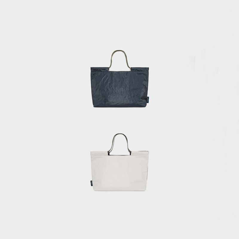 BASKISS(バスキス)の「TYVEK FLEXIBLE BAG - Indigo Blue & Light Gray (SMALL)(Bags)」
