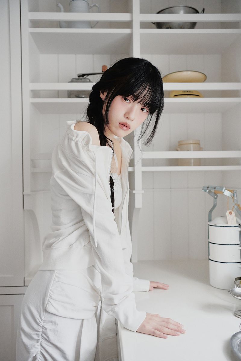 BLOOM ZIP-UP JACKET white
