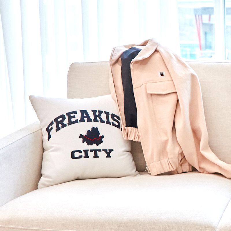 freakishbuilding(フリーキッシュビルディング)の「FREAKISH S-CITY CUSHION(Hats)」