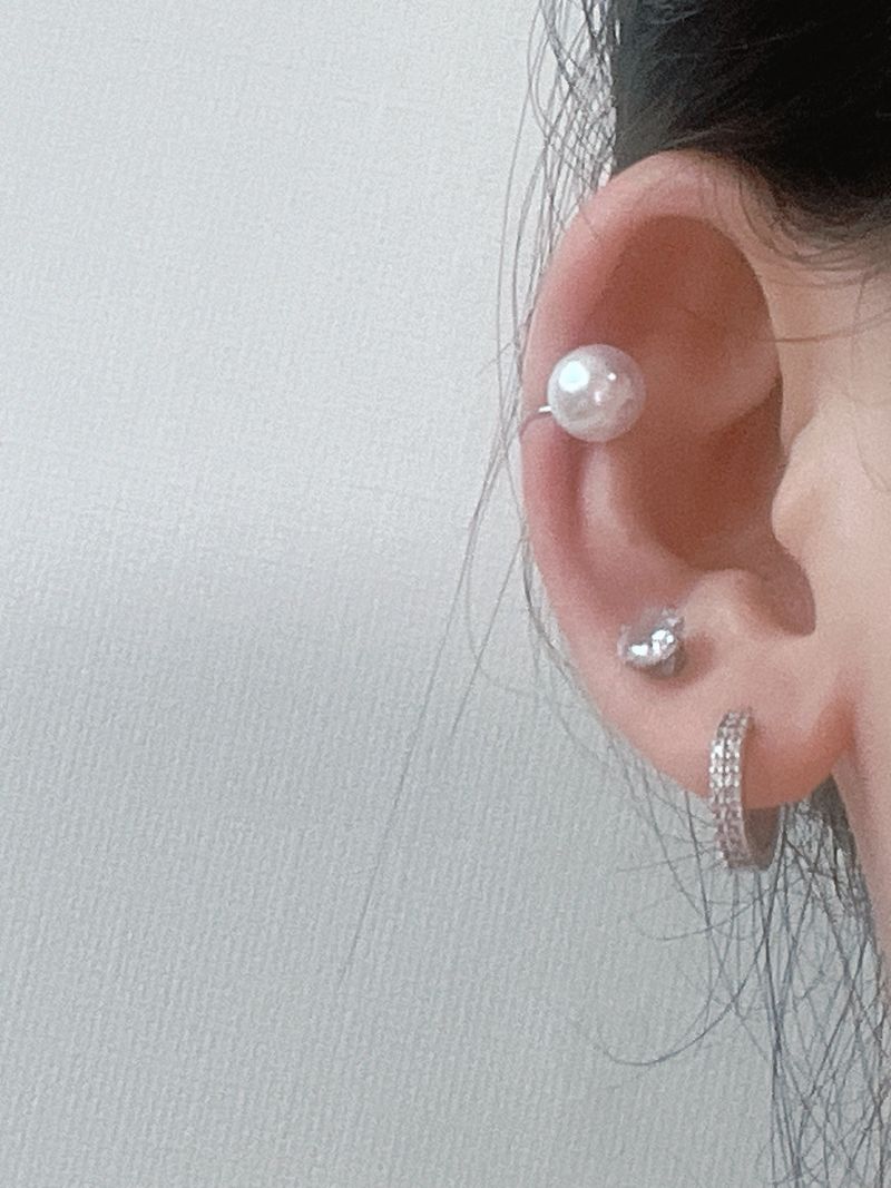 color pearl earcuff