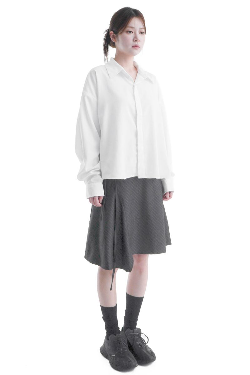 HIDDEN BUTTON CROP SHIRT