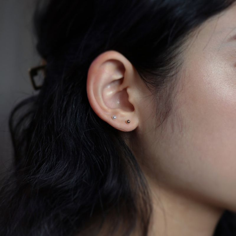14K Gold Swarovski Pearl Earring (3mm + 14k gold clutch)