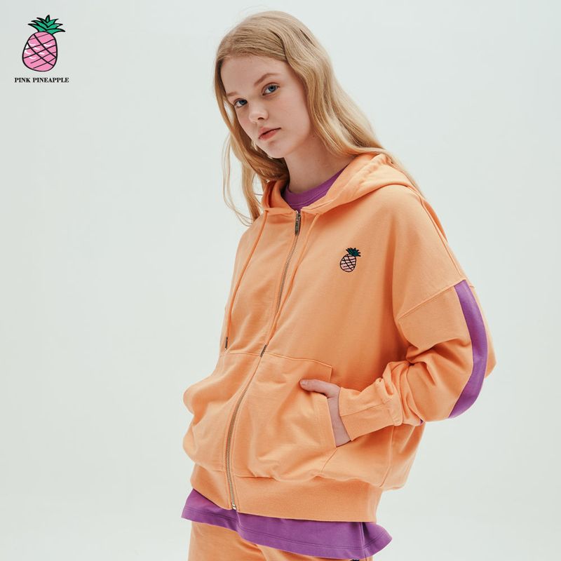 PINK PINEAPPLE(ピンクパイナップル)の「COLOR HOODIE JUMPER(Tops)」