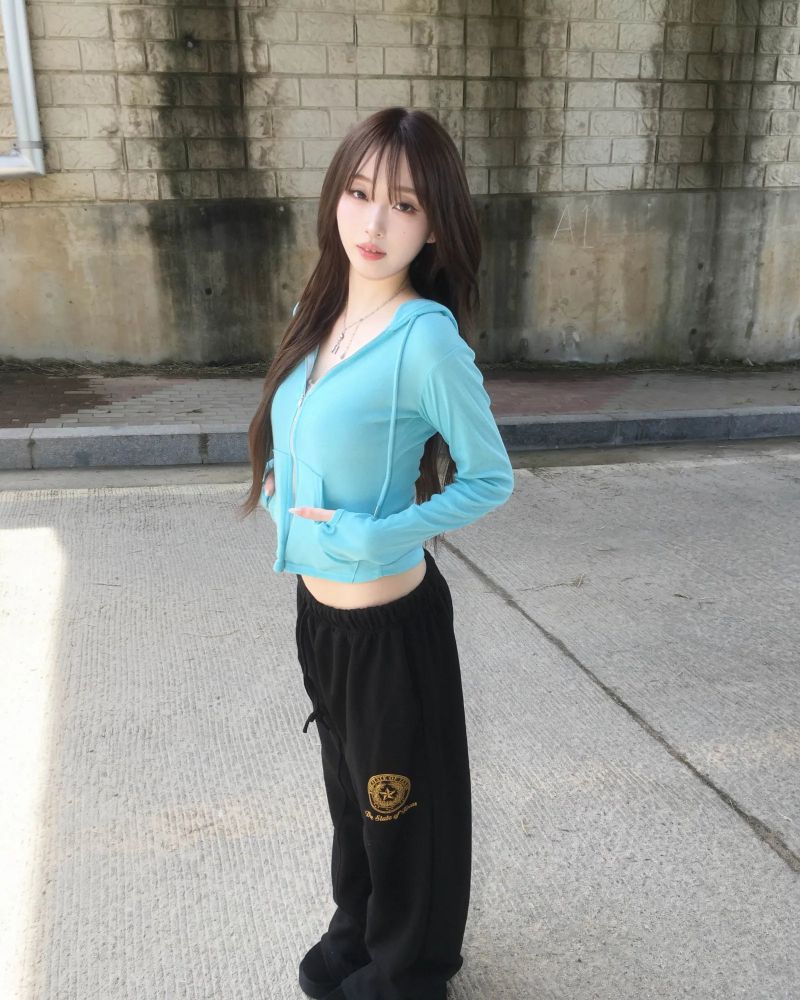 Warmer crop hood jumper
