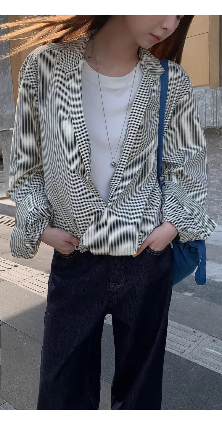 Stripe collared shirt layered T-shirt