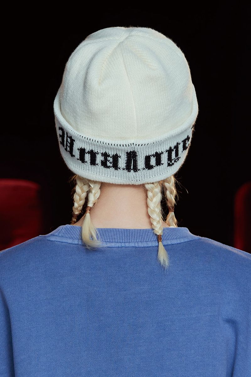 GOTHIC LOGO BEANIE / IVORY