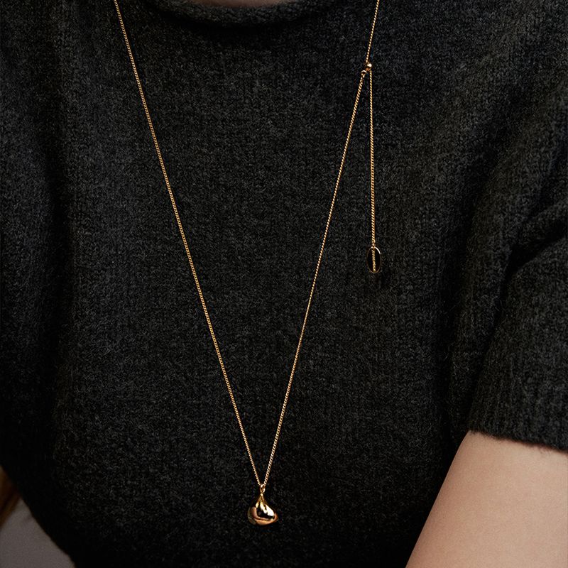 kisses pendant long necklace