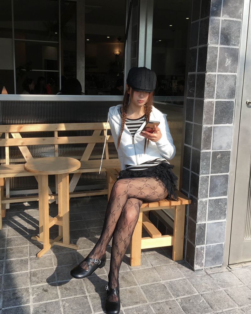 Cross strap shoes