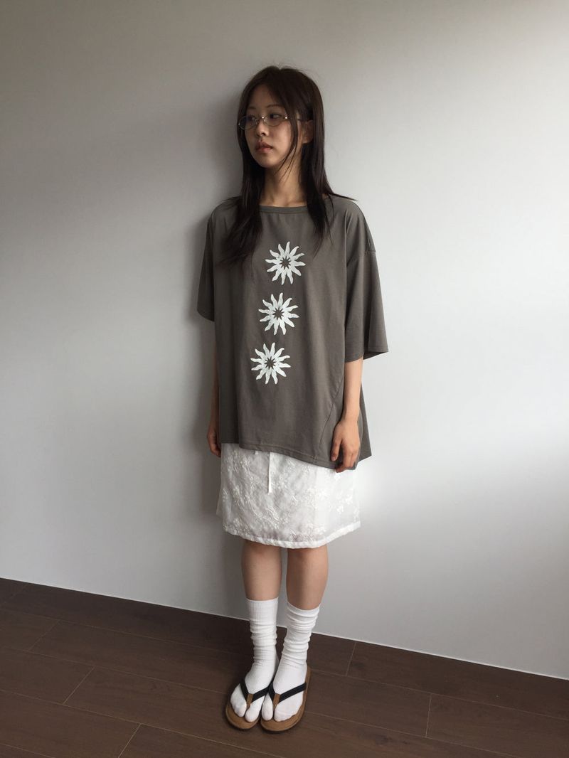 Flower applique skirt (1color)