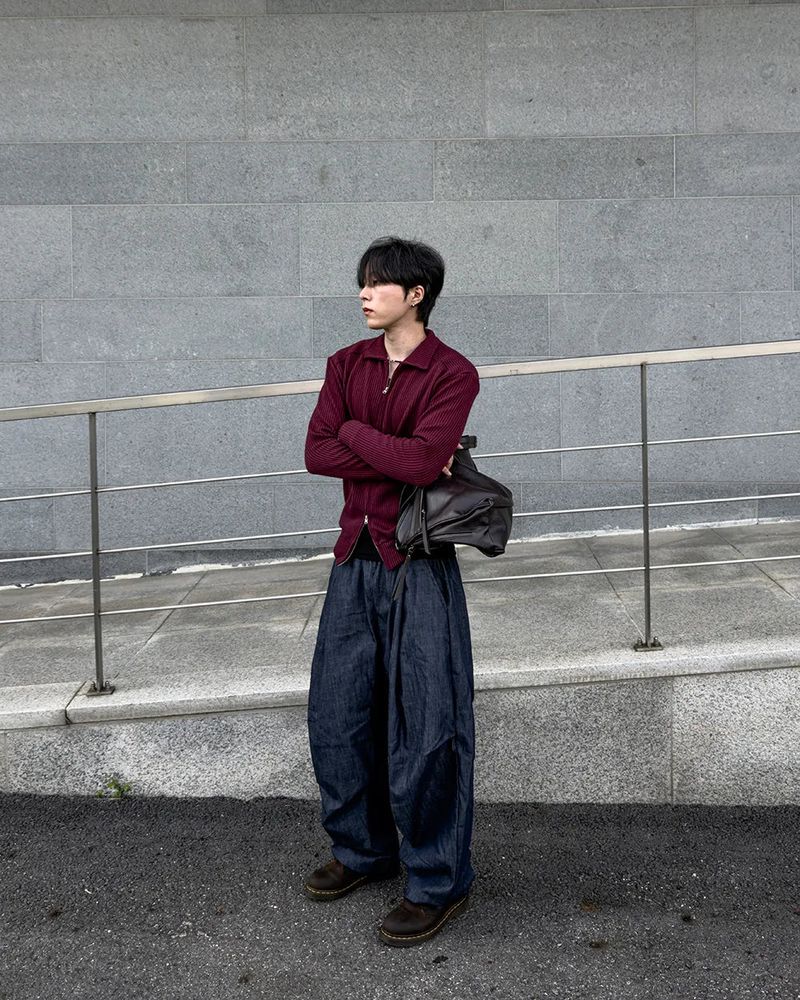 Howt Over Curved Denim Pants