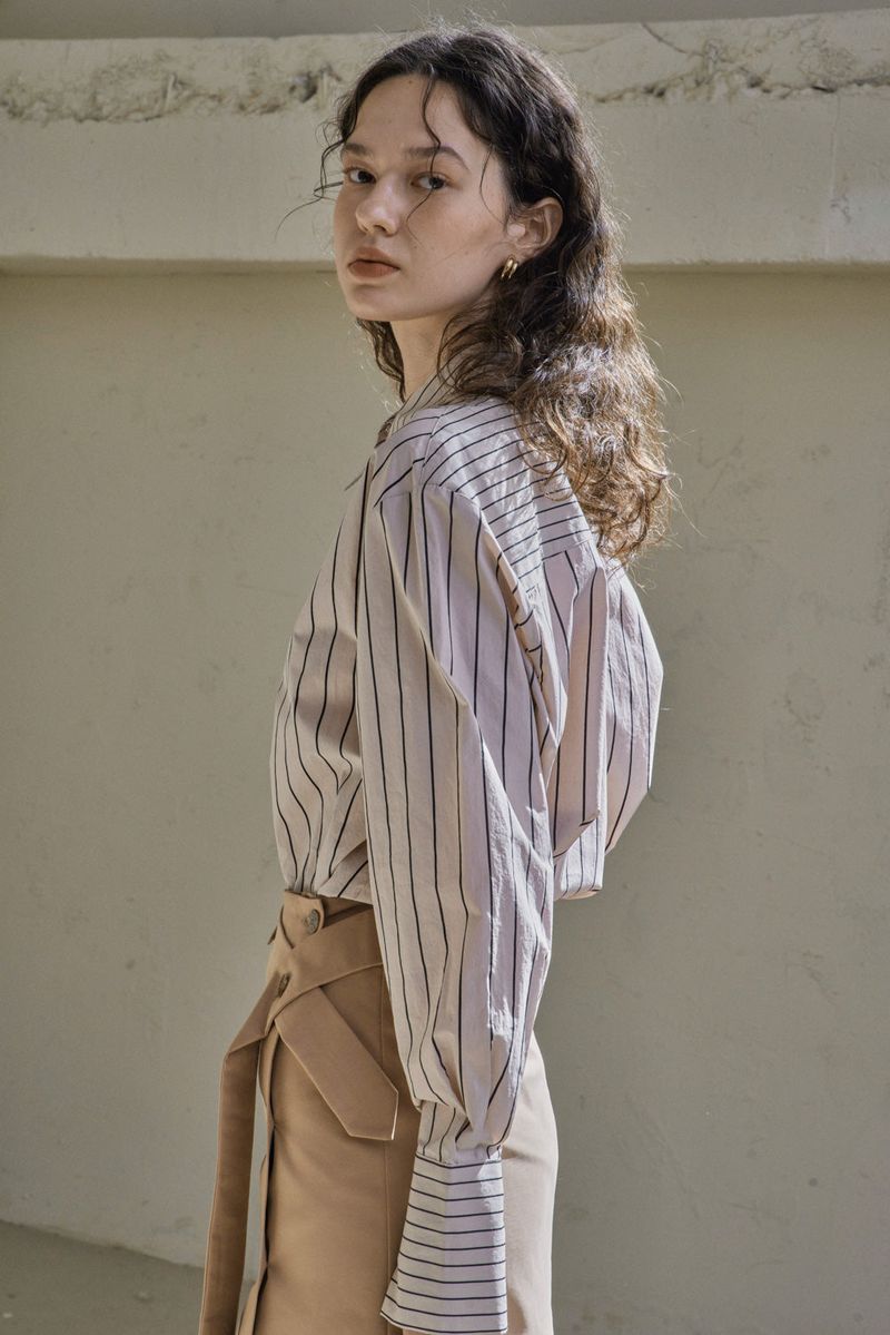 COLLAR CUTOUT SHIRT_BEIGE