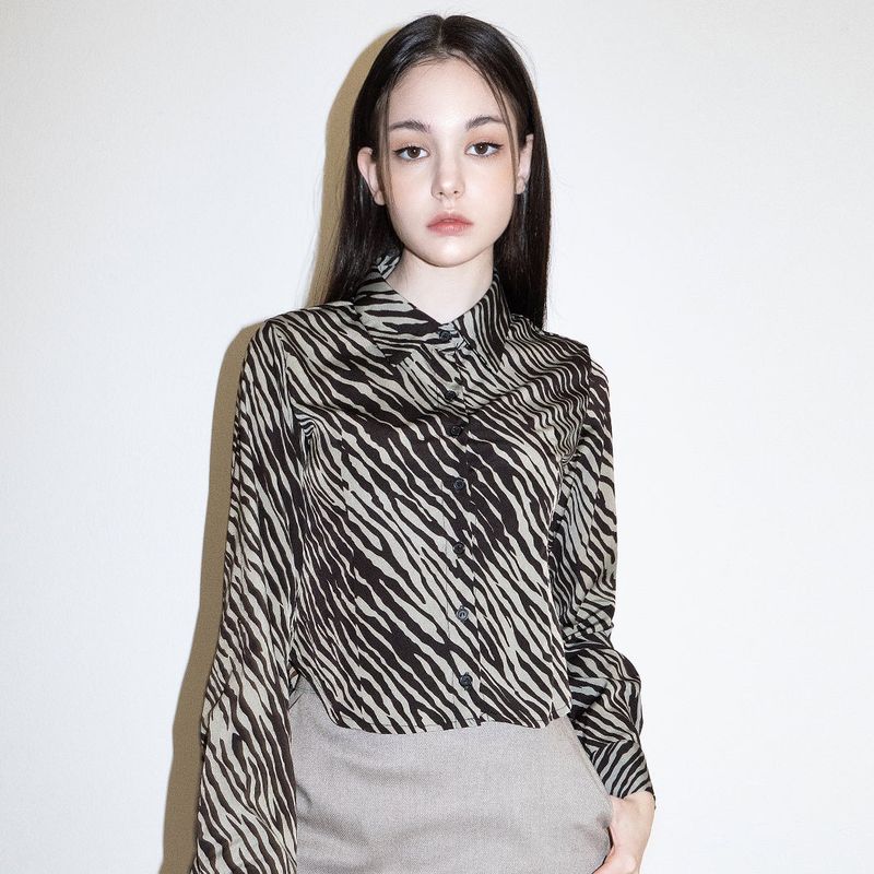 b able two(ビーエイブルトゥー)の「Zebra Silky Shirts (KHAKI)(Tops)」
