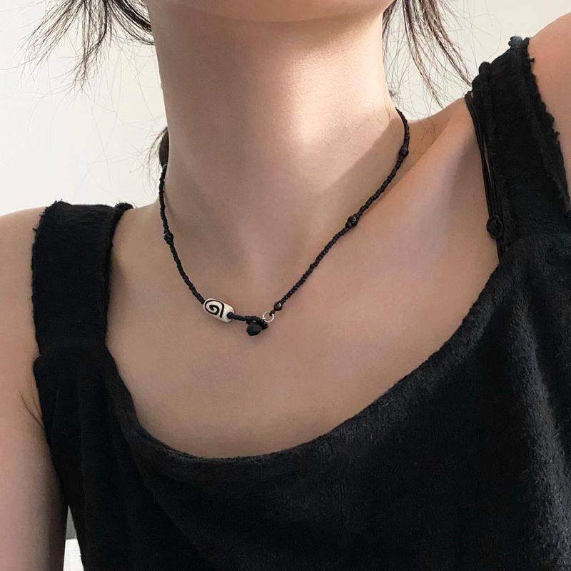 Spiral necklace (black)