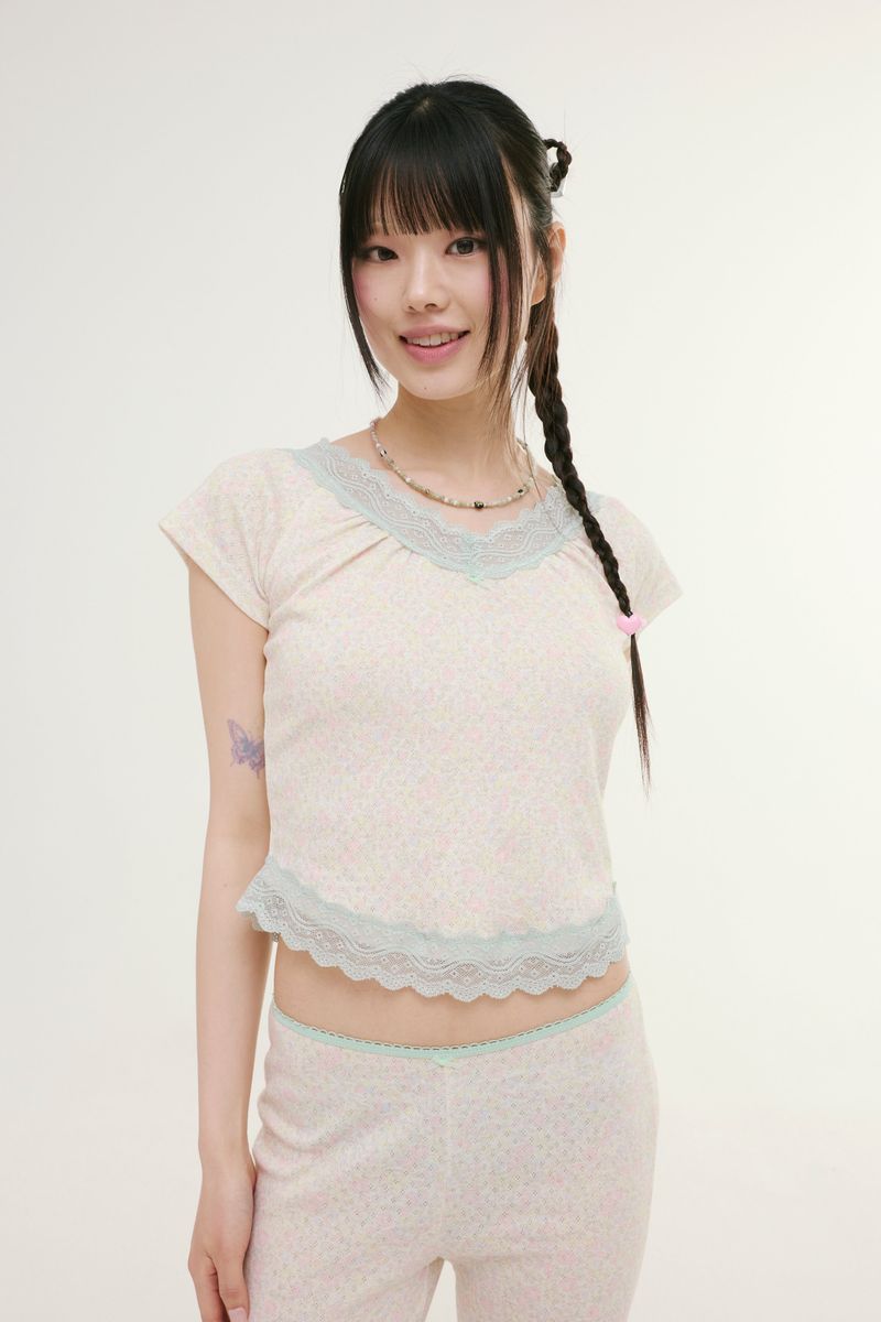 MINJIENA（ミンジエナ）の「フラワー レース キャップスリーブ ミントキャンディ（トップス）」