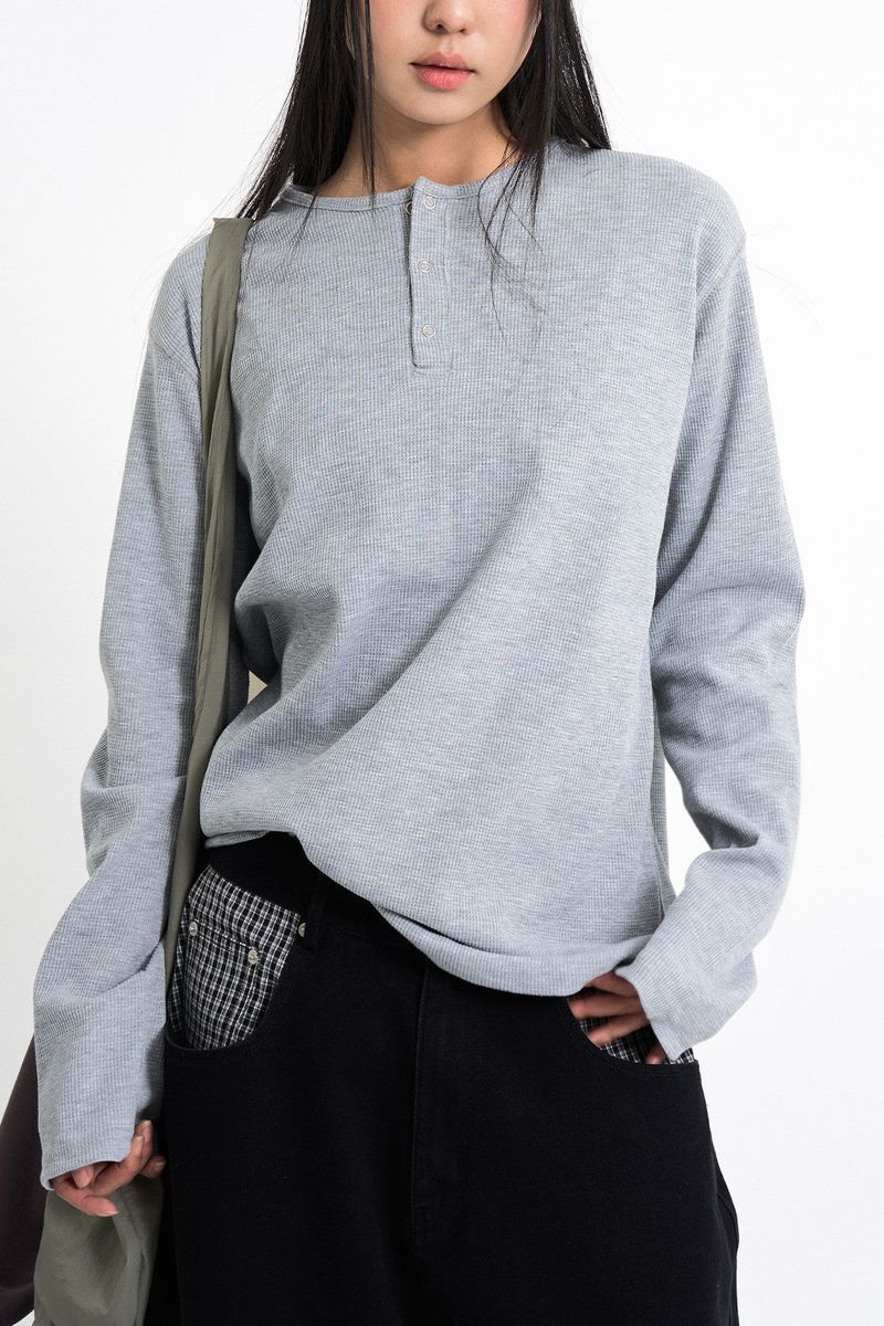 Raucohouse（ラウコハウス）の「ワッフルヘンリーネックロングスリーブ（トップス）」