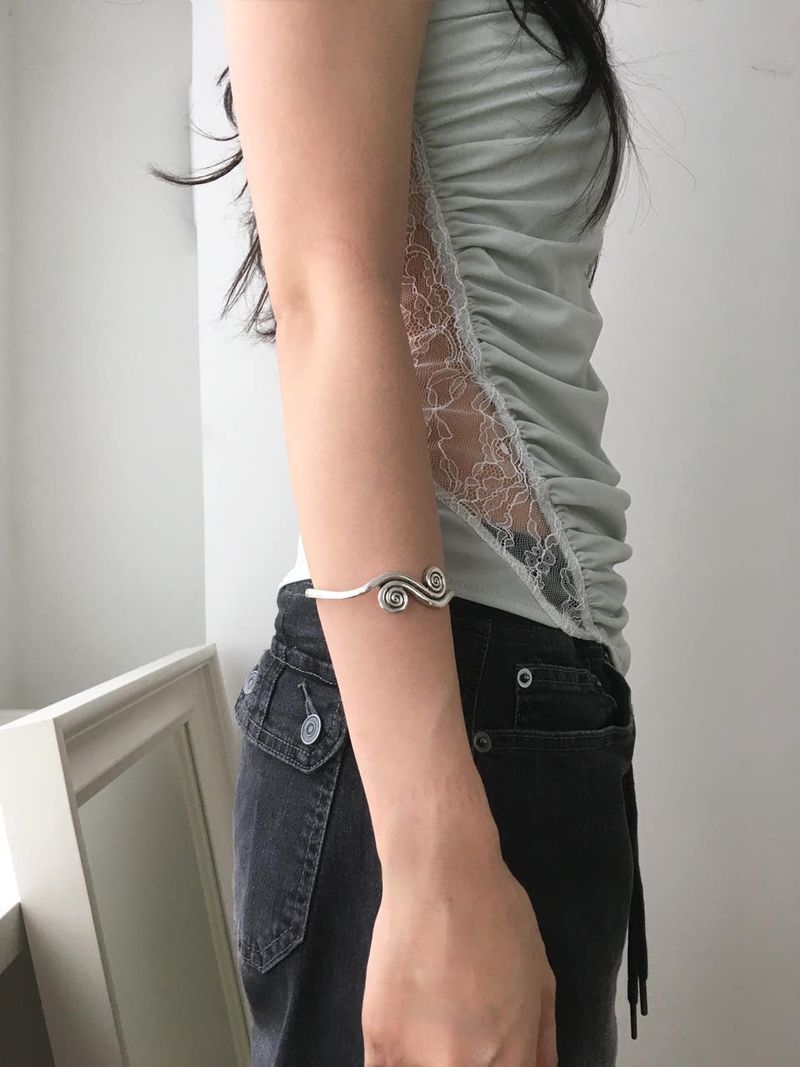 Wavy Round Bracelet