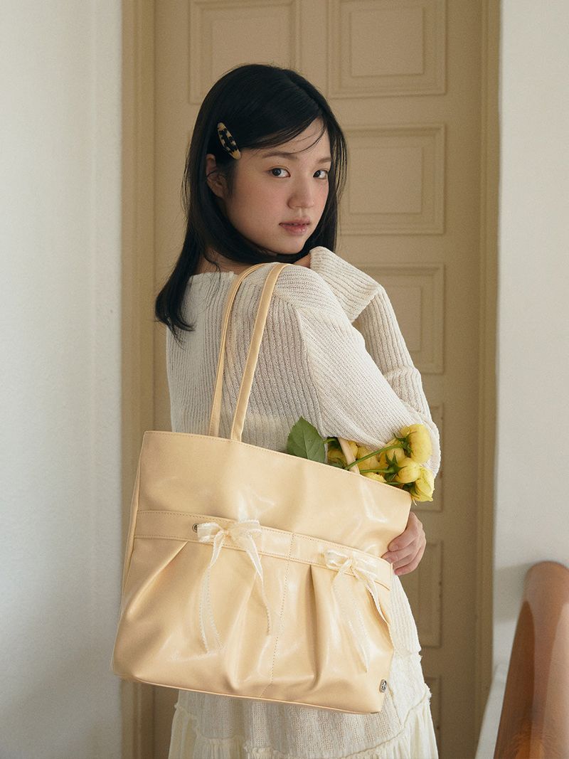 ovuni(オーブニ)の「Easy ribbon bag_butter(Bags)」