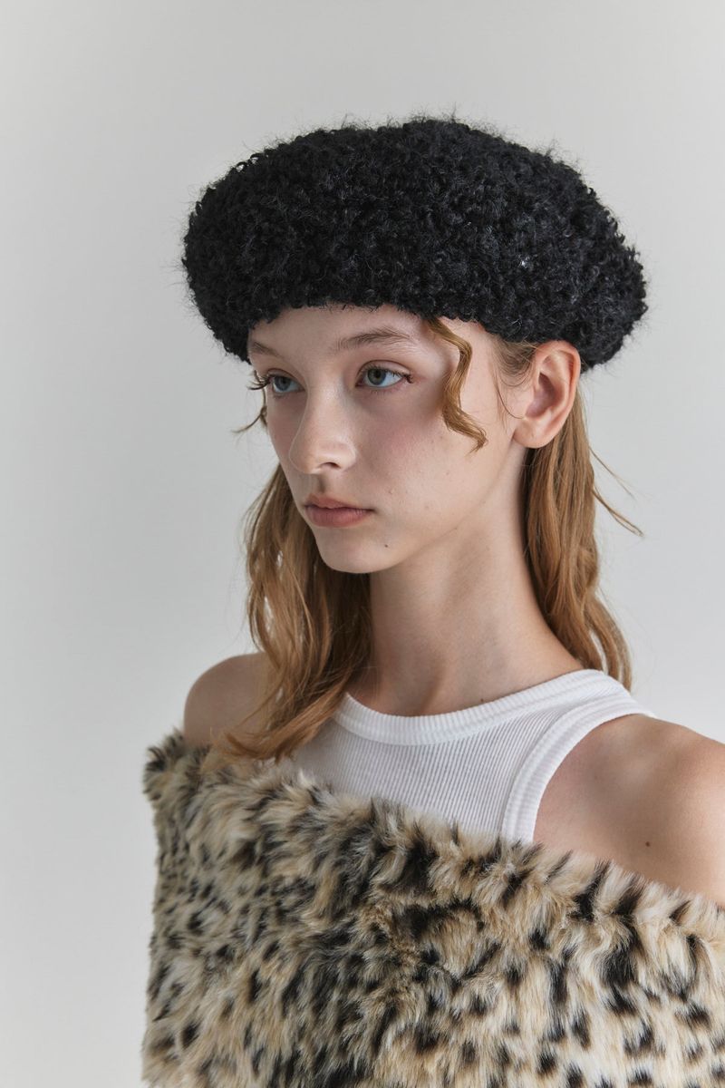 INES BERET IN BLACK TERRY