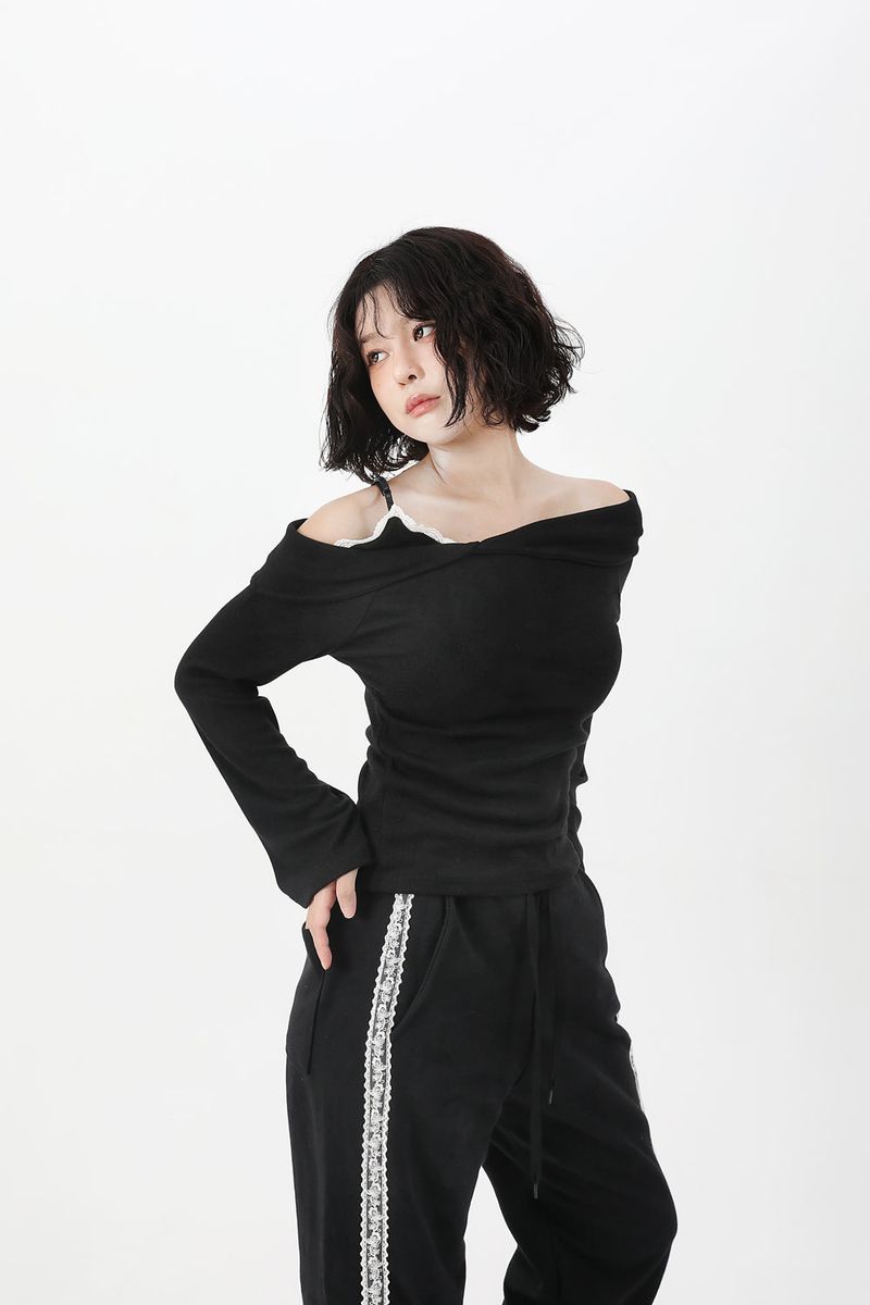 Lace Offshoulder Slim T-shirt