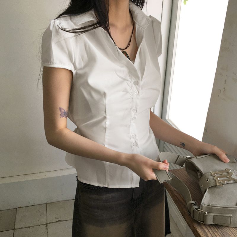 Kawin Geekchic バックストラップスリムシャーリング半袖シャツ