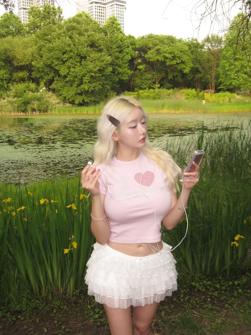 Roseanne（ロザンヌ）の「I♥︎ROSEANNE TWINKLE TEE (PINK)（Tops）」