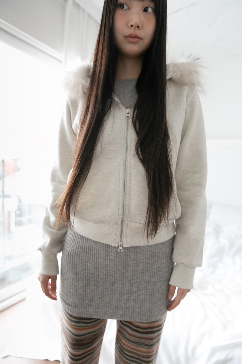 omoosoohy（オムスヒ）の「trimming fur hood zip-up(2colors)（Tops）」