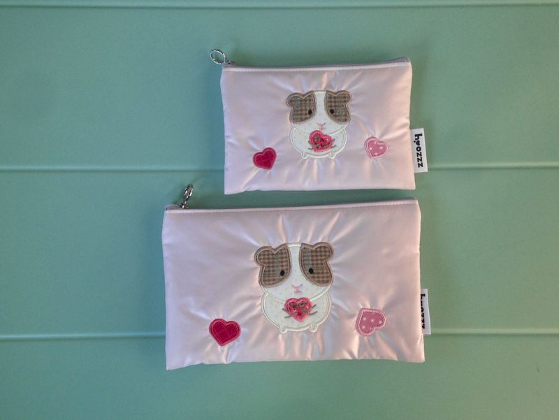 <The Heart-Stealing Guinea> pouch(s,m)
