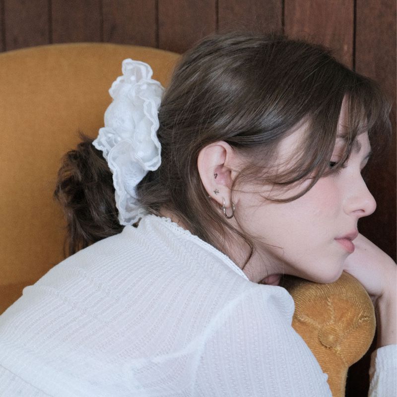 Lace scrunchie_white