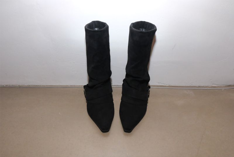 Hug belt boots _Black suede