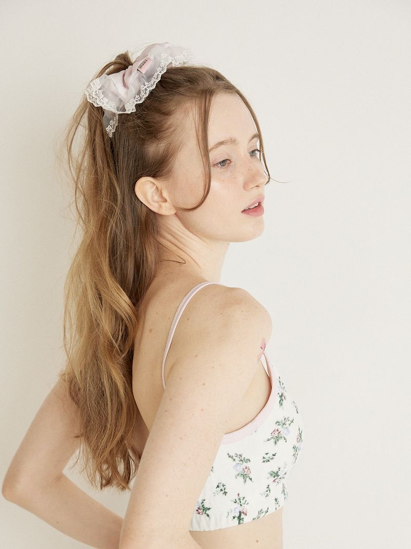 BIG LACE SCRUNCHIE - PINK