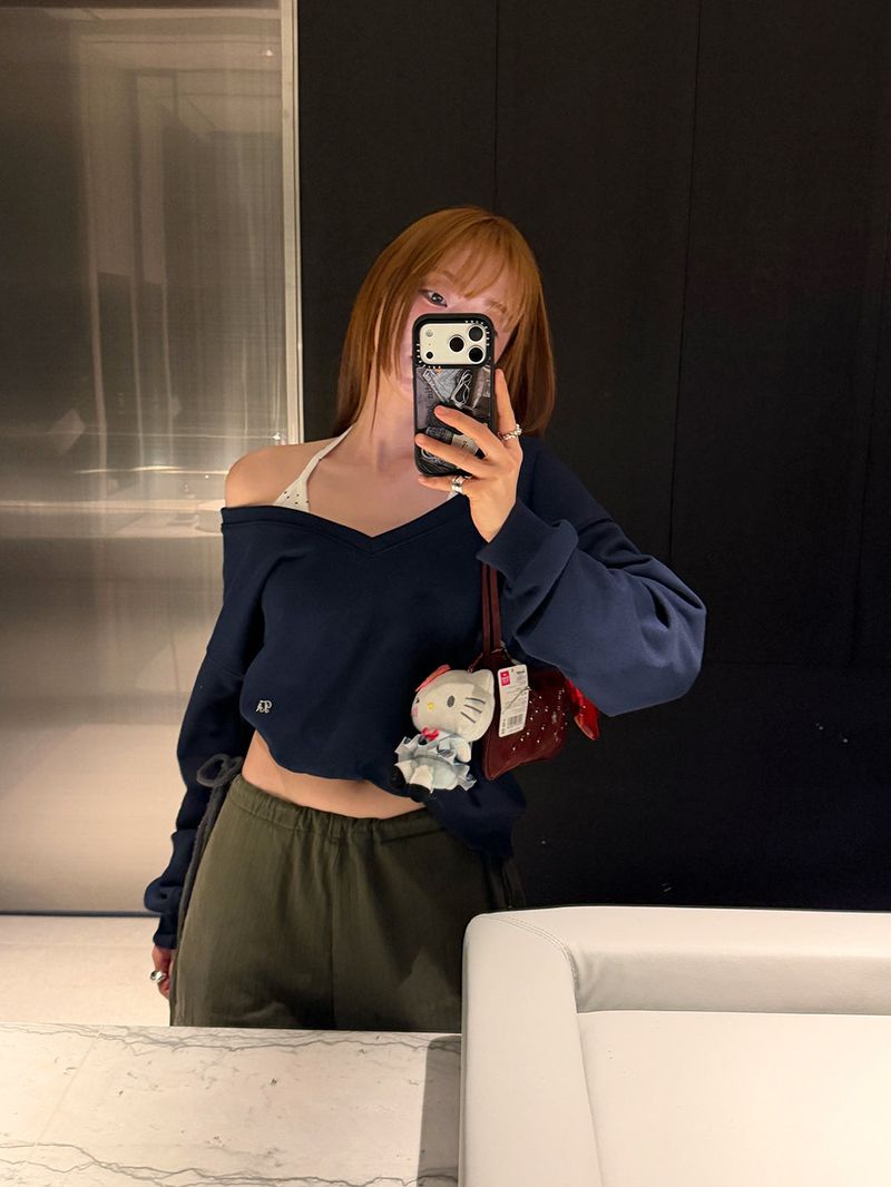[MADE] TA DEEP V-NECK SWEATSHIRT