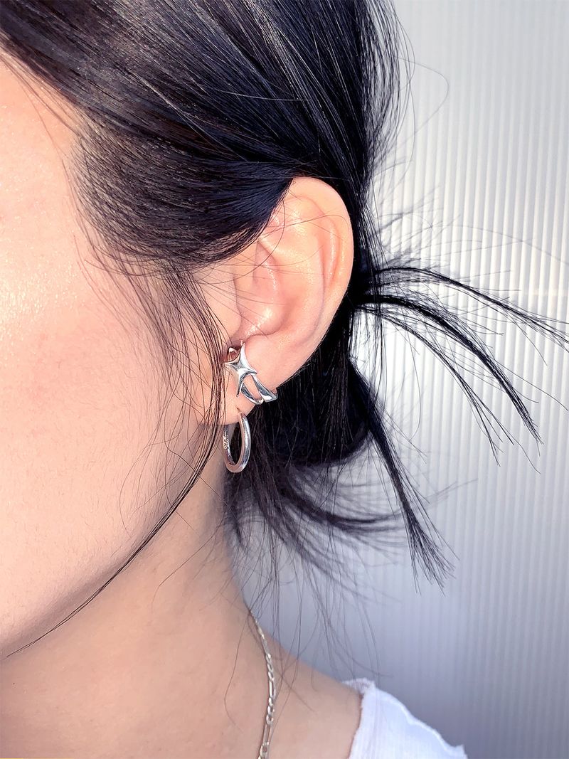 STING DIAGONAL EAR CUFF