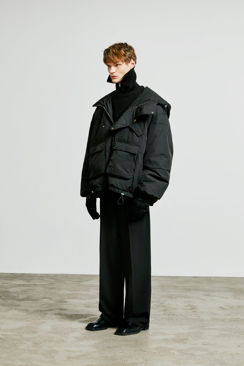 essential oversize duckdown peded parka black
