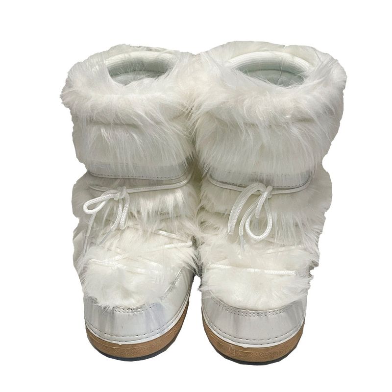 Snow boots