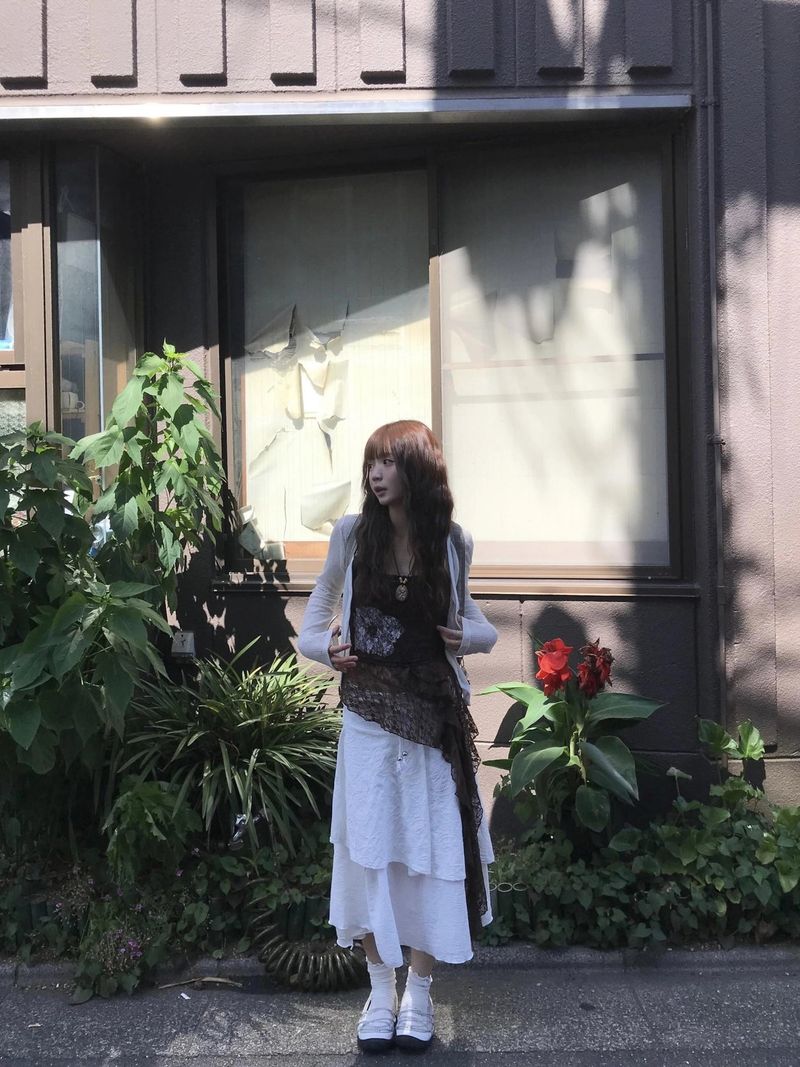 nunae layered lace sleeve
