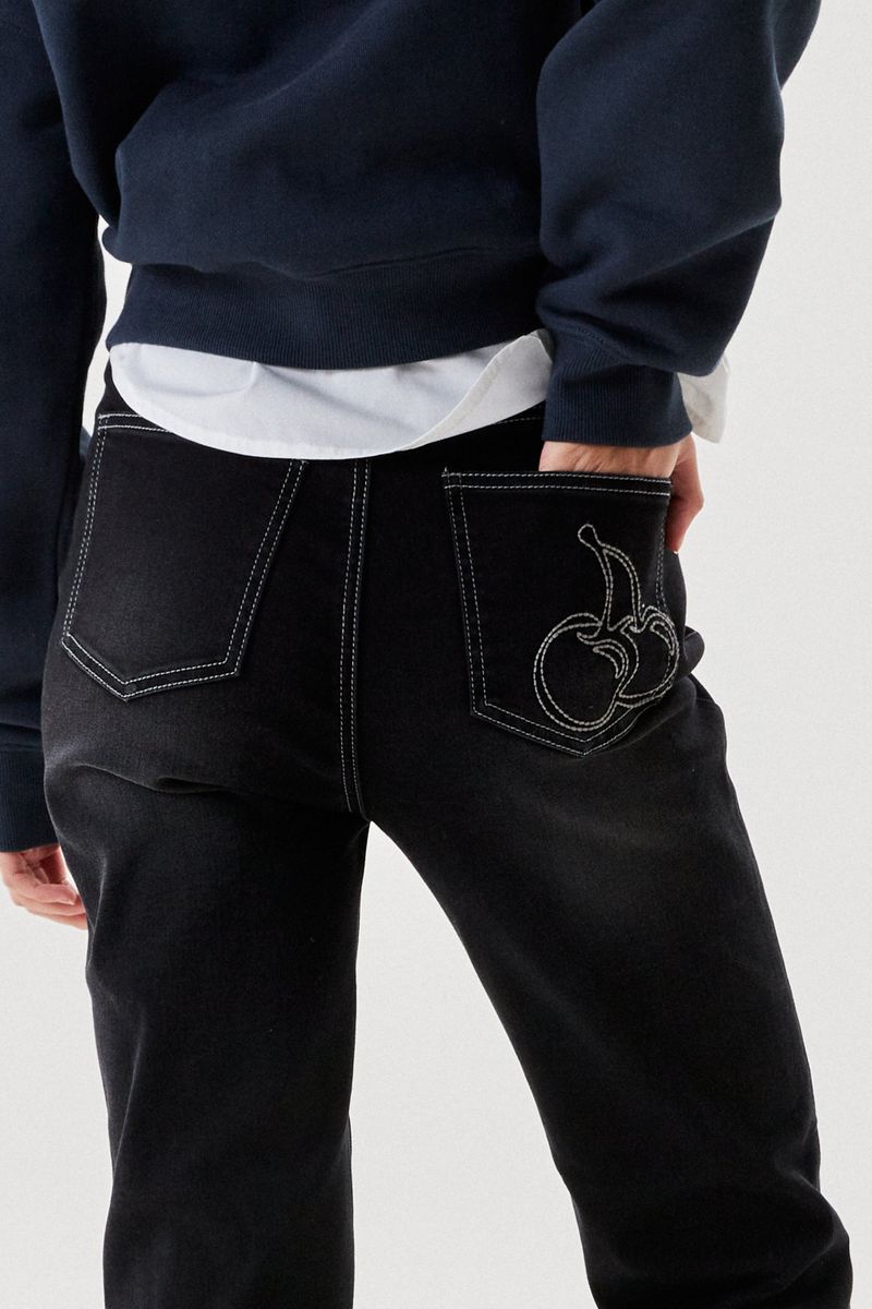 CHERRY SPAN SLIM-FIT DENIM PANTS [BLACK]