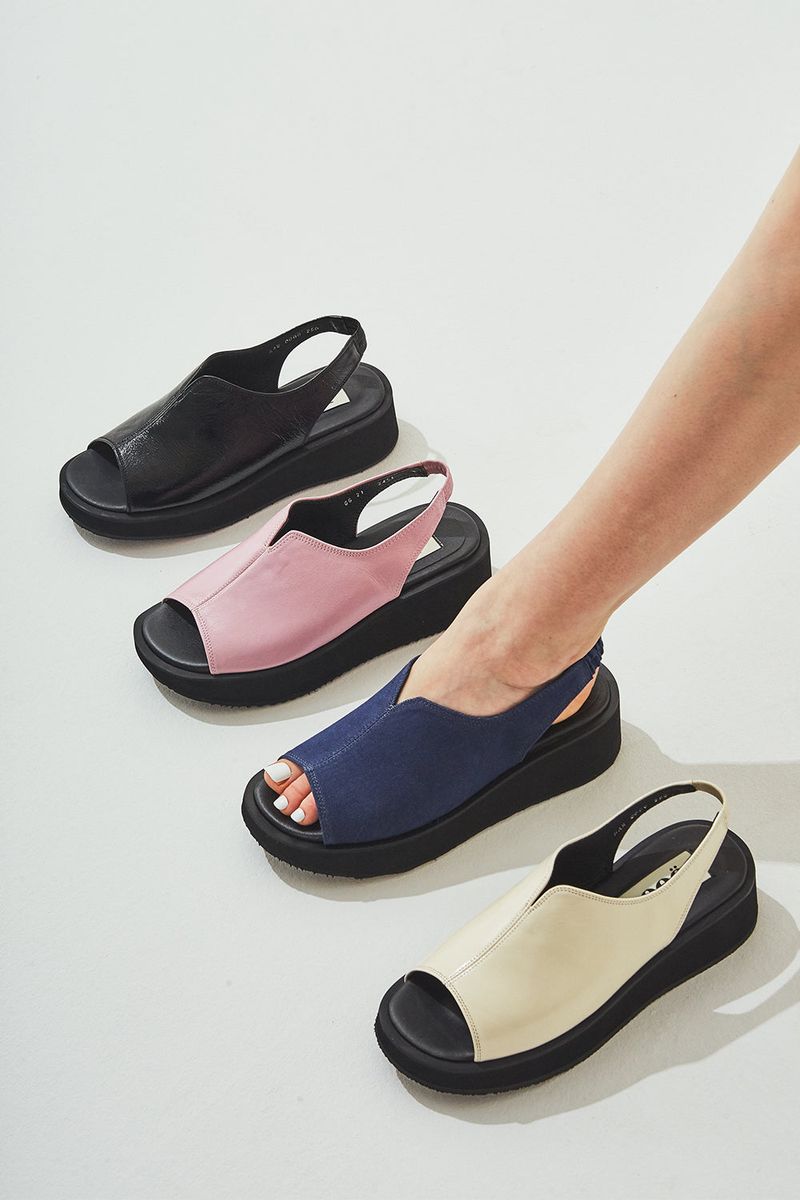 eeë(イイエ)の「COY CHUNKY SANDALS_6COLORS(Shoes)」
