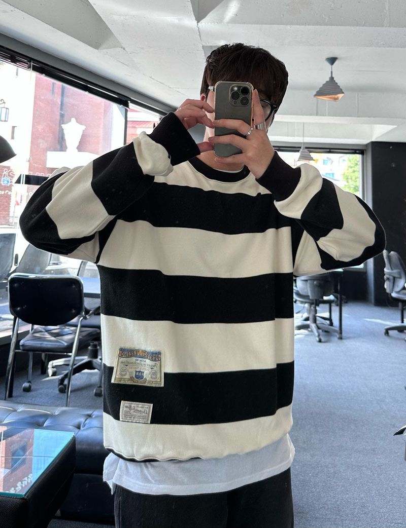 Mentor Patch Dangara Loose Fit Sweatshirt