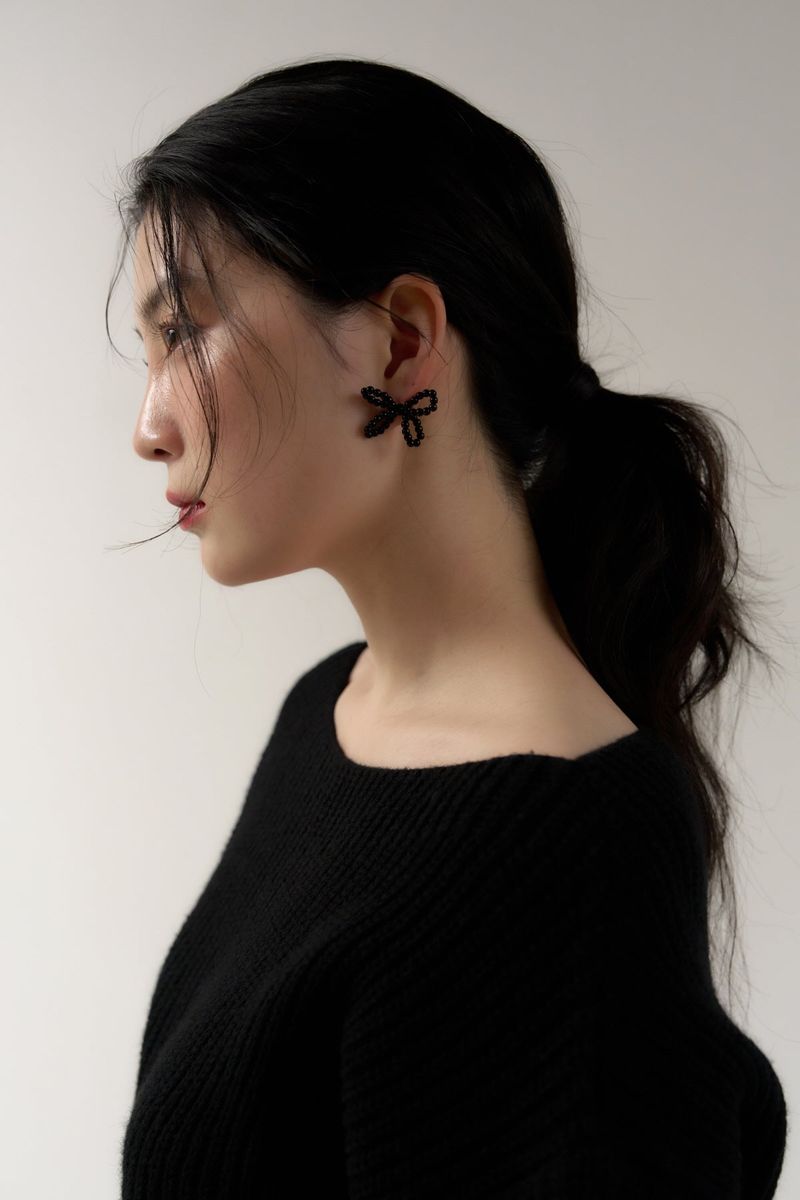pearl navi earring - black