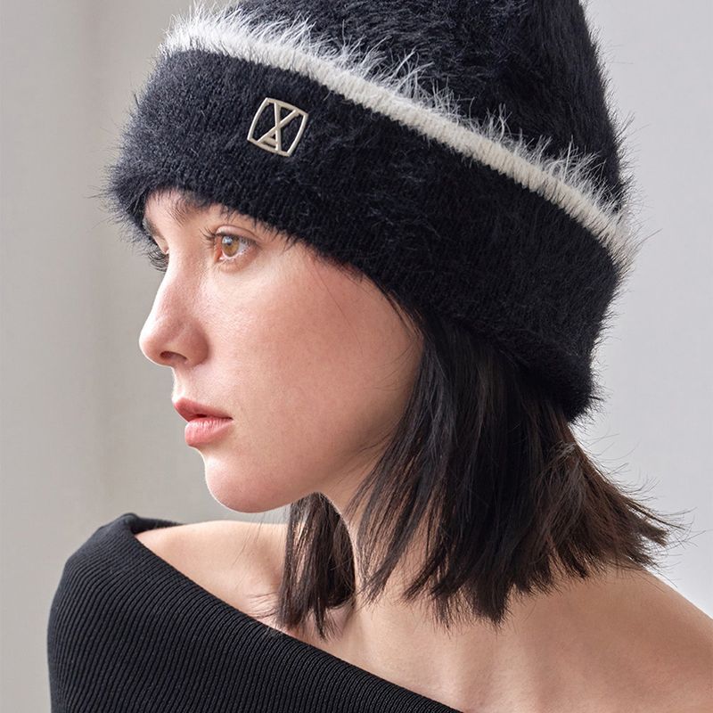 VA Square Stud Hairy Beanie / Black