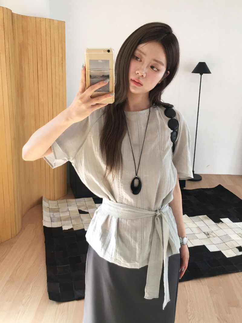 Current loose tie blouse