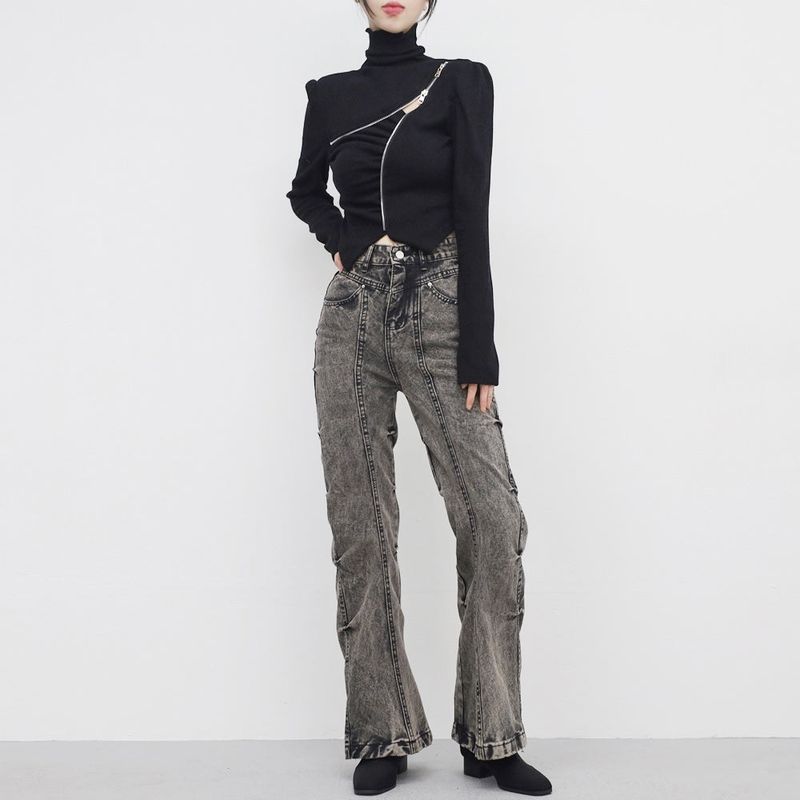 Seri's zip-turtleneck knitwear