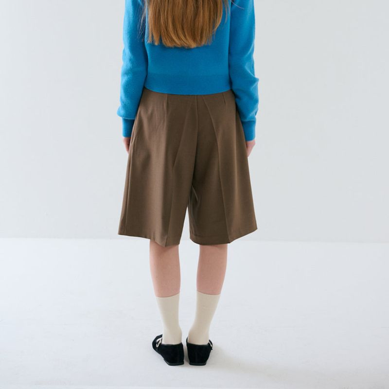 Two-Tuck Bermuda Pants Brown