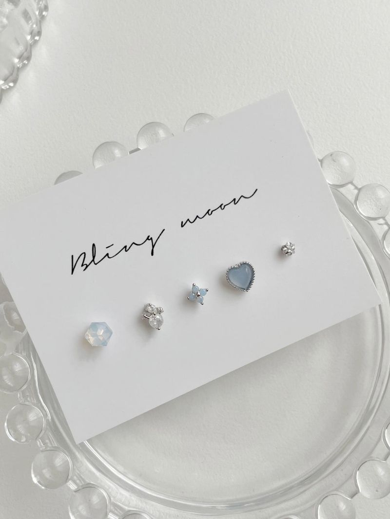 Blingmoon（ブリングムーン）の「[5 set] ウィンタースノーフラワーピアスセット（アクセサリー）」