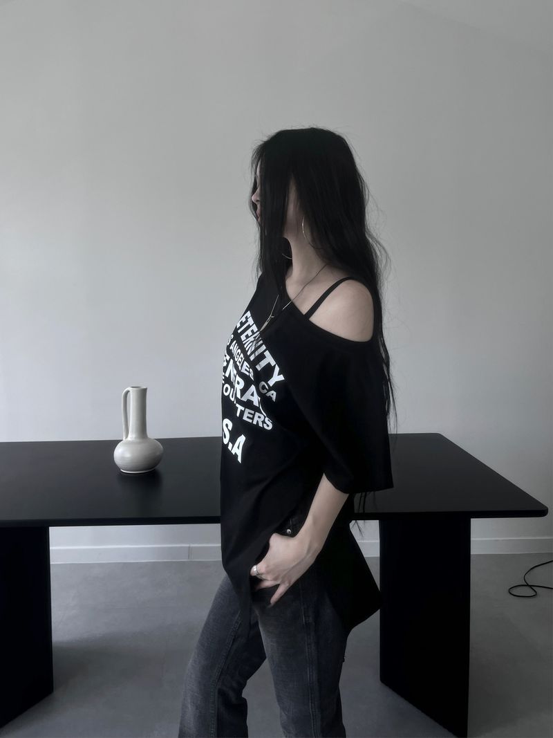 loose fit lettering slit short sleeves